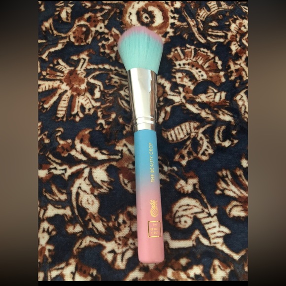 The Beauty Crop Fineapple Powder Brush F203 - Picture 2 of 10